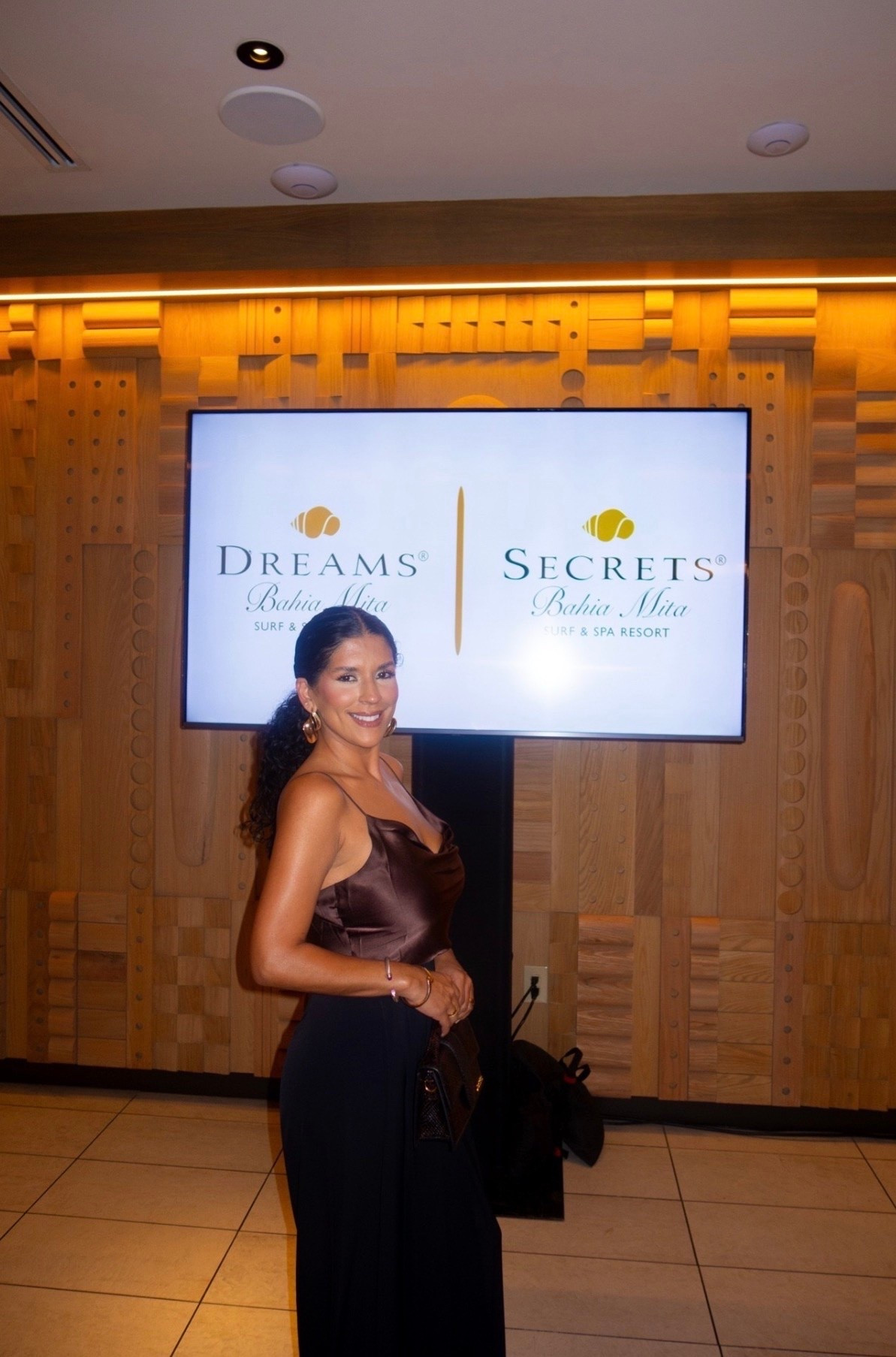Satin tops, vacation nights, and memories I wish I could relive ✨🤎 This dinner look was one of my favorites from the trip.

#VacationStyle #ResortWear #DateNightLook #TravelFashion #VacationOutfit #ResortStyle #SummerFashion #LTKTravel #LTKFashion #BahiaMitaStyle

#LTKootd #LTKstorytime #LTKdayinmylife