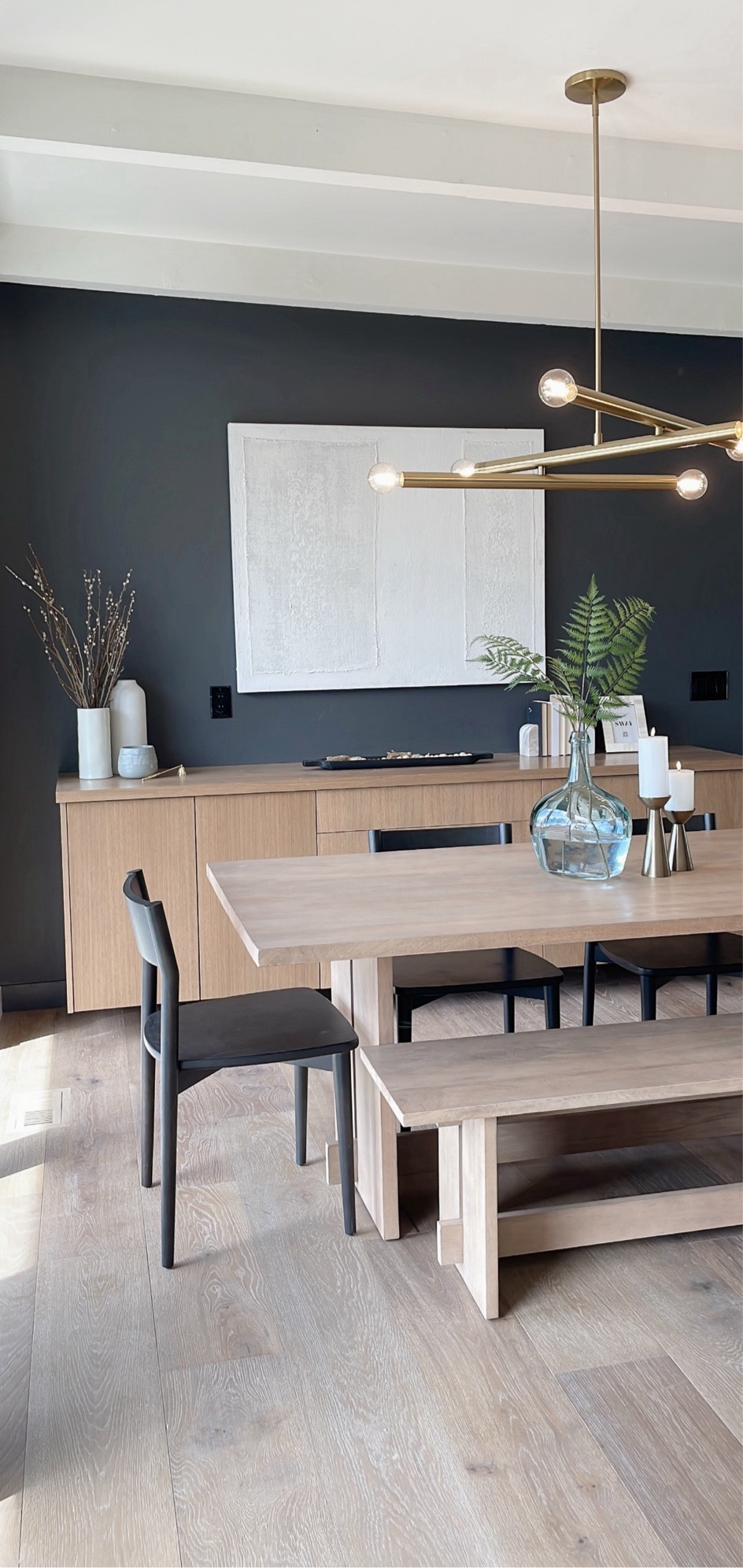 Dining room 🤌

Dining chair, dining bench, dining table, centerpiece, pendant light, decor, vases, art, home staging 

#LTKhome #LTKstyletip