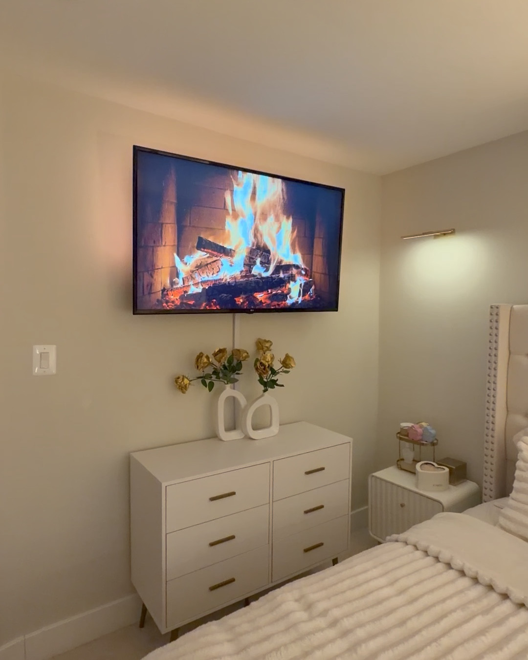 Soft neutrals, golden touches, and a calm space to unwind 🤍
I’m loving this bedroom refresh with all off-white layers, warm neutrals, and subtle gold accents that instantly elevate the space. Cozy, clean, and effortlessly chic — because your bedroom should feel like a luxury retreat every single day.

#LTKhome
#ShopMyLTK
#BedroomUpgrade
#NeutralHome
#OffWhiteAesthetic
#GoldAccents
#ChicHome
#CozyLuxury
#MinimalHome
#HomeInspo
#CalmSpaces
#EverydayLuxury
#Explore 

#LTKFindsUnder100 #LTKHome #LTKHoliday