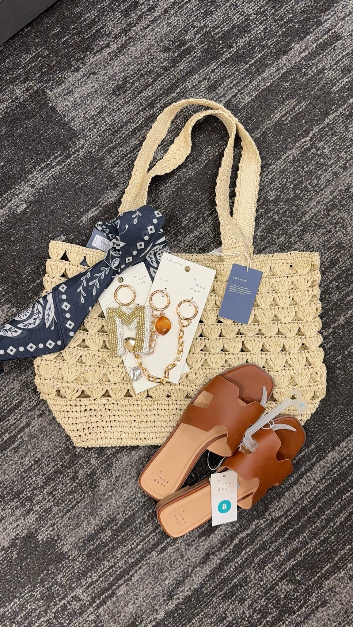 straw tote szn is officially open ☀️👜 tell me you’d carry this all summer without telling me you’d carry this all summer 👇🏼 everything’s from target + linked!

#LTKgrwm #LTKdayinmylife #LTKootd