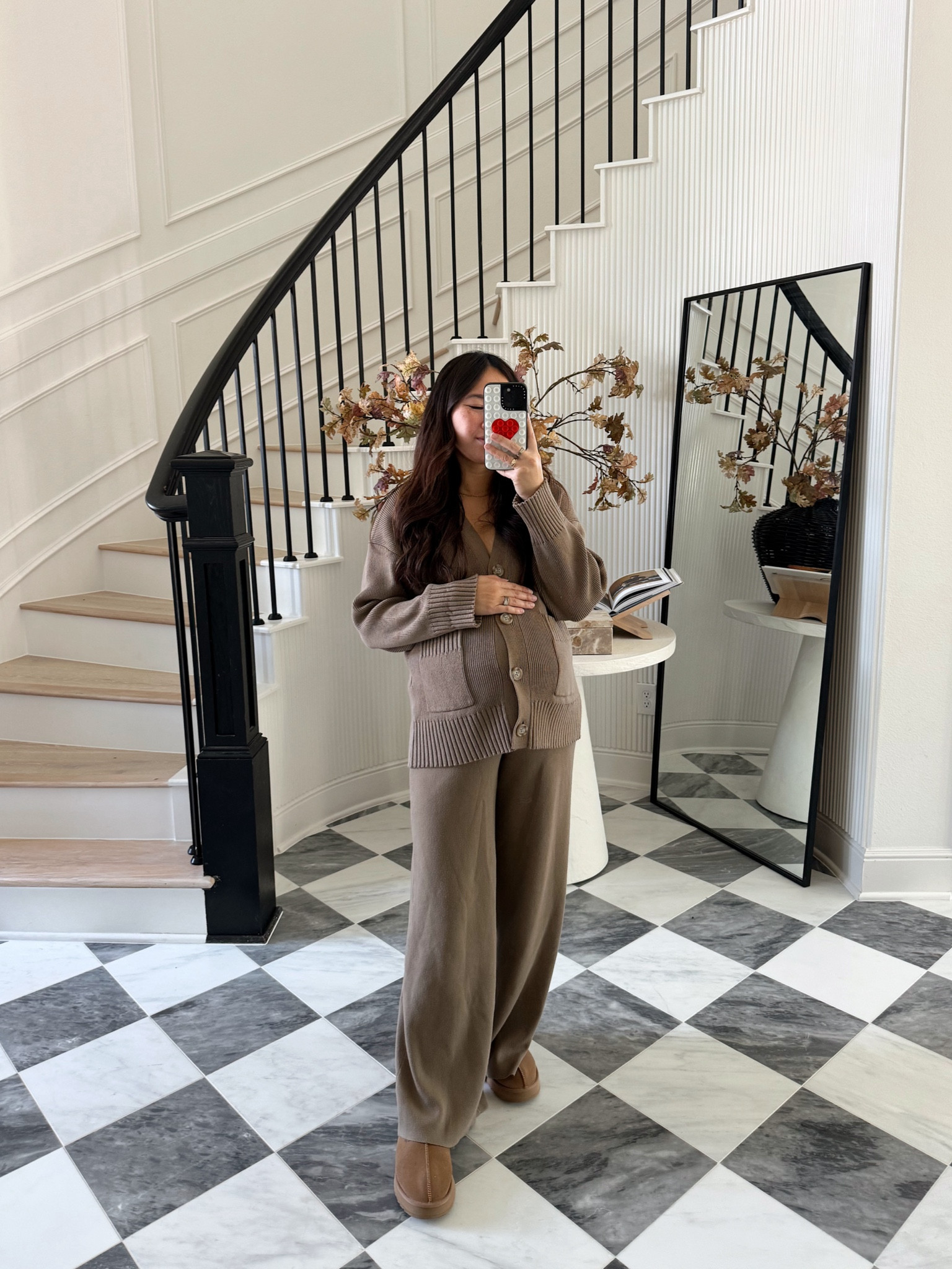 My travel outfit! Runs TTS and the bottoms have an amazing stretch and overall 10/10 for quality 