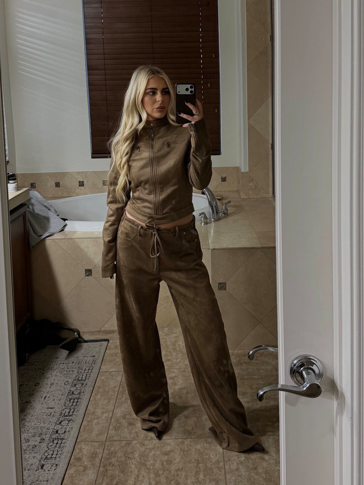 date night outfit from revolve


#LTKmomlife #LTKootd