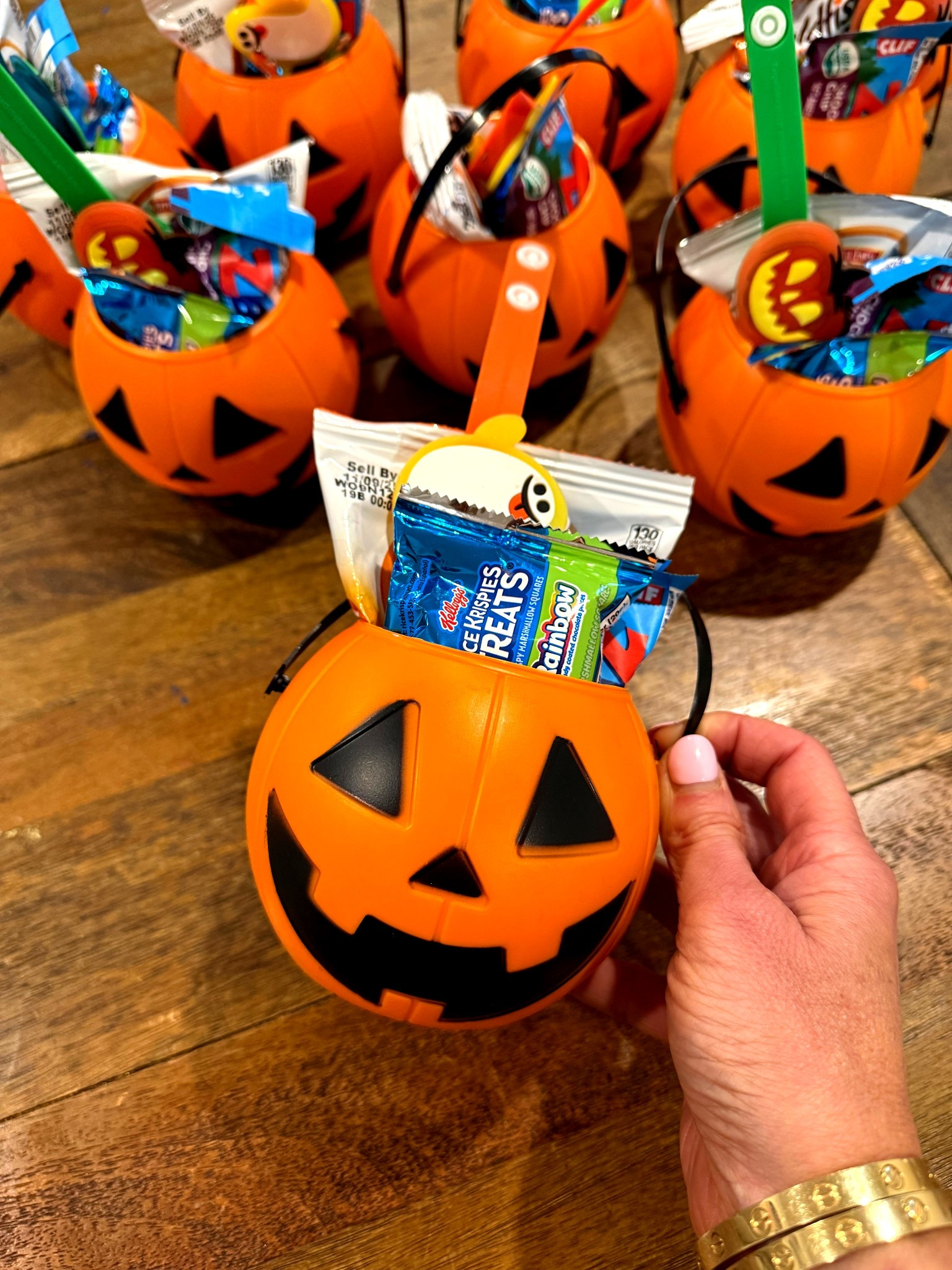 When I saw these Halloween buckets, I knew I had to incorporate them into some kind of team snack. They’re under $1 a piece and can fit multiple snacks in them. The Halloween bracelets were the biggest hits, too! #LTKFamily #LTKHalloween

#LTKKids