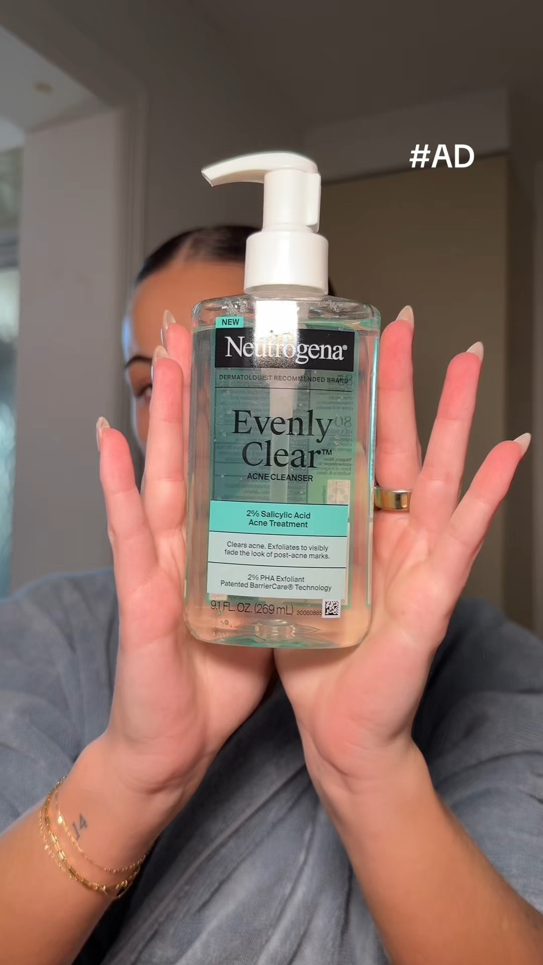 #AD I’ve been so obsessed with the @neutrogena evenly clear line and wanted to share with you!!! It’s been helping me minimize my acne i really love it!! You can shop today @target @shop.ltk #liketkit #EvenlyClear #TargetPartner #Target 