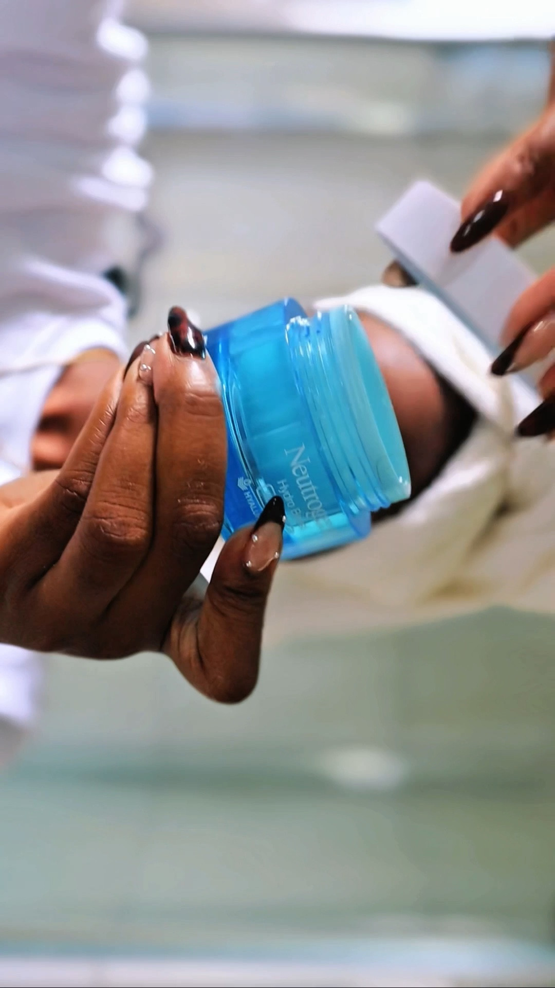 Give me 14 of these right now! 😅 this moisturizer feels soo good on my skin. It feels hydrated and rejuvenated🥰
•
•
@neutrogena hydro boost gel
•
•
#neutrogena #neutrogenathejuiciest 

#LTKBeauty #LTKSpringSale