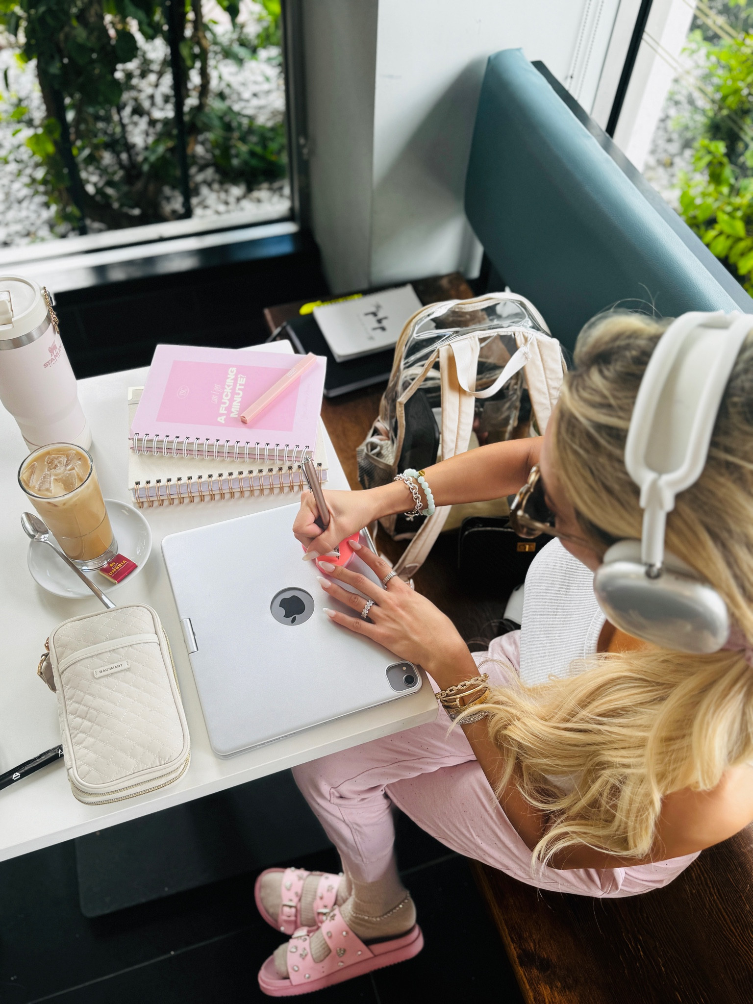 Because working is better with iced coffee… am I right? Or am I right? ☕️

Are you a morning person or a night owl? 
Personally, I am nocturnal 😂 I hate being woken up early. 

Comment “work“ for links to the products featured in this post! 💻📓
 

#work #workfromanywhere #workfromhome #workfromhomejobs #apple #umbria #umbriacoffee #miamibeach #ilivewhereyouvacation #miami #miamigirl #miamilife #miamilifestyle #theskinnyconfidential #tsc #tscplanner #plannergirl #planners #planner #office #officelife #coffeeshop #coffee #icedcoffee #coffeeshopvibes #sweats #lululemon #amazon #amazonoffice #amazonfinds

#LTKWorkwear #LTKHome #LTKStyleTip