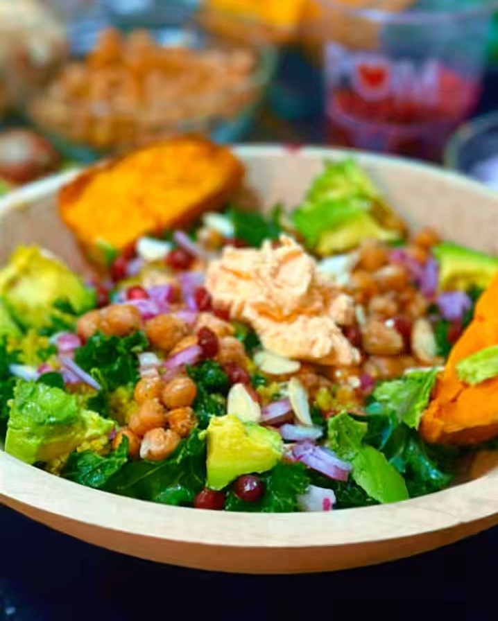Soft nourishment for hard days 🤍

This winter it girl lunch bowl is cozy, vegetarian, budget-friendly, and grounding.🧘🏽‍♀️

Taking care of ourselves — especially now — still matters.

 
#healthyrecipes #healthyeats #vegetarian #healthylifestyle #careisactivism

#LTKselfcare #LTKfoodie