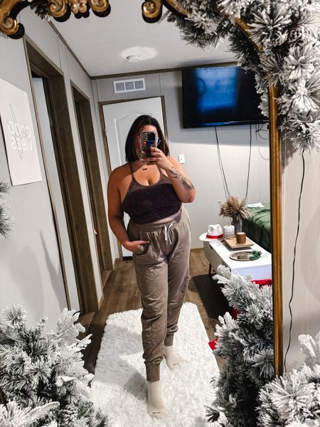 Laurie Belles is having a 30% off the entire site weekend sale to kick off Black Friday and Cyber Monday! These joggers are currently $14 with the sale 

Comfy outfit 
Chelsea DeBoer 
Casual outfit 
Cozy vibes 

#LTKsalealert #LTKfindsunder50 #LTKCyberWeek