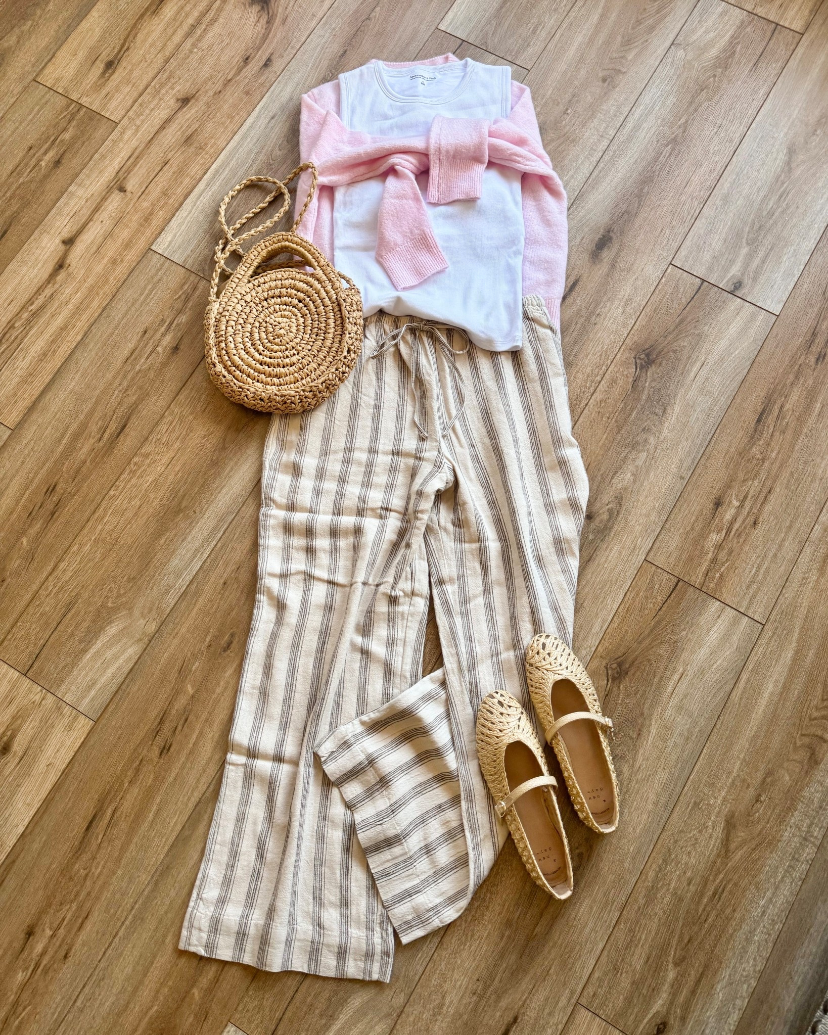 spring outfit. casual spring outfits. linen pants outfit. cardigan wrapped around shoulders outfit.



#LTKootd #LTKSeasonal #LTKSpringSale