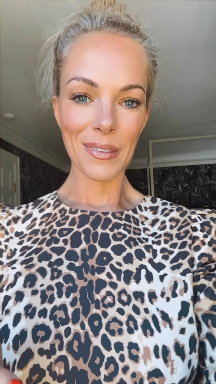 Wearing a M fits TTS

#LTKVideo #LTKOver40 #LTKStyleTip