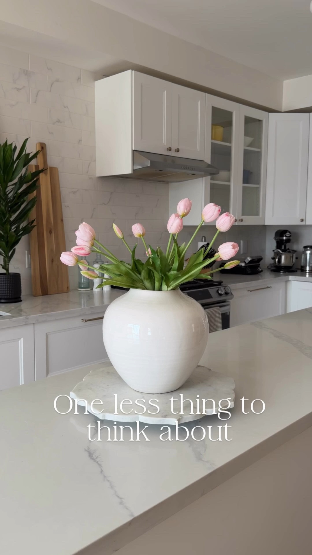 These tulips don’t need water or sunlight. Just a beautiful spot to be seen 💕

As someone who can never remember to water my plants these real touch faux tulips are my absolute favourite for spring 🌷

#realtouchflowers #springdecor #amazonfinds2026 #moderntraditional

#LTKcanada #LTKhome #LTKfamily