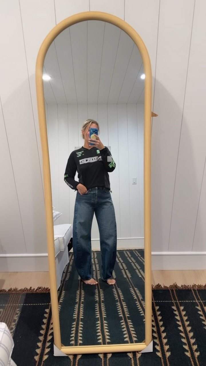 I am wearing the petite version of these jeans and they fit me perfect — daily edit cover from Found by Em