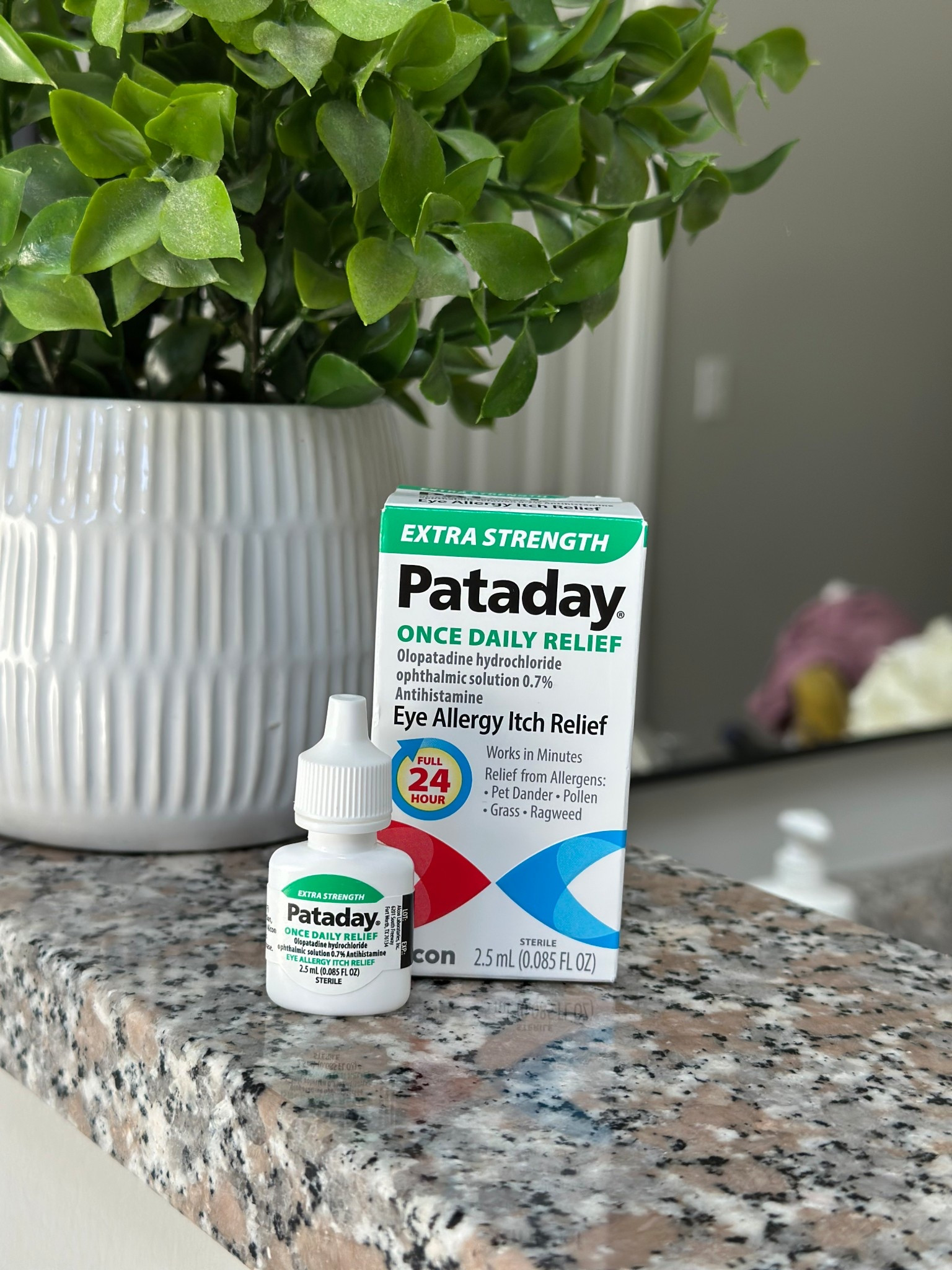 #ad 4 weeks postpartum with twins and ready to enjoy spring! 🌼 Eager for any excuse to get
outside, even if allergies try to hold me back. Grateful for Extra Strength Pataday allergy eye
drops to ease the itch—grab yours at Target! 🌸 #SpringDays #AllergyRelief #allergies
#BringItOn #Pataday #TargetPartner #Target @target @pataday

#LTKSeasonal #LTKSummerEdit