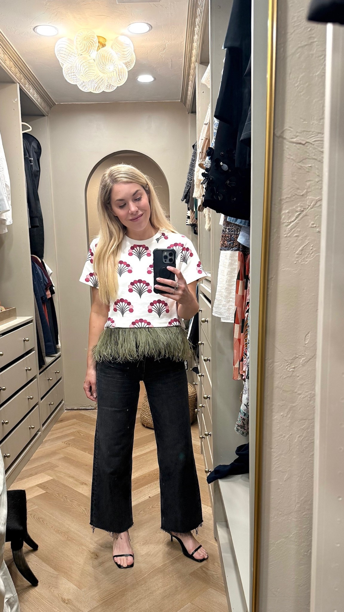 How amazing is this top?? Feathers are removable too.

Jeans have the BEST fit - run TTS 

#LTKootd #LTKdayinmylife #LTKSeasonal