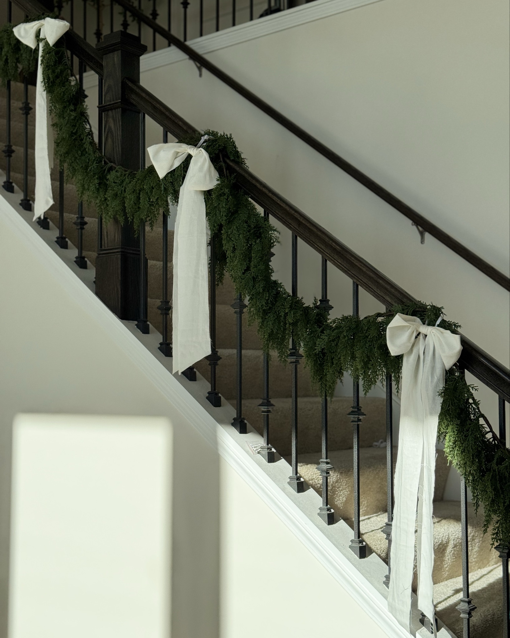 this 9ft cedar green garland is a fav 🤍last year I wrapped it around my stairs with pretty bows and loved it so much I grabbed more to style on the mantel this season too 🌲✨


Christmas decor, festive decor, mantel styling, wreaths 

#LTKFindsUnder50 #LTKHome #LTKSeasonal