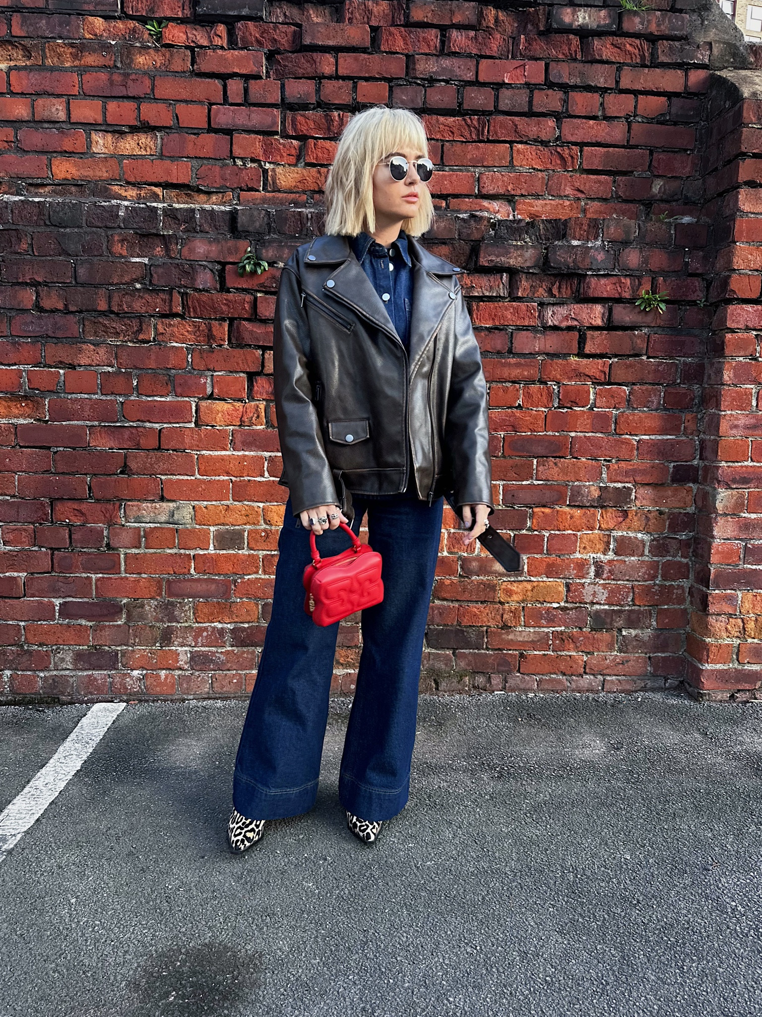 Denim set is from Aligne but no longer online and shoes are second hand! 
Bag I have tagged is the bigger version, the smaller one is exclusive to the Ganni website ❤️