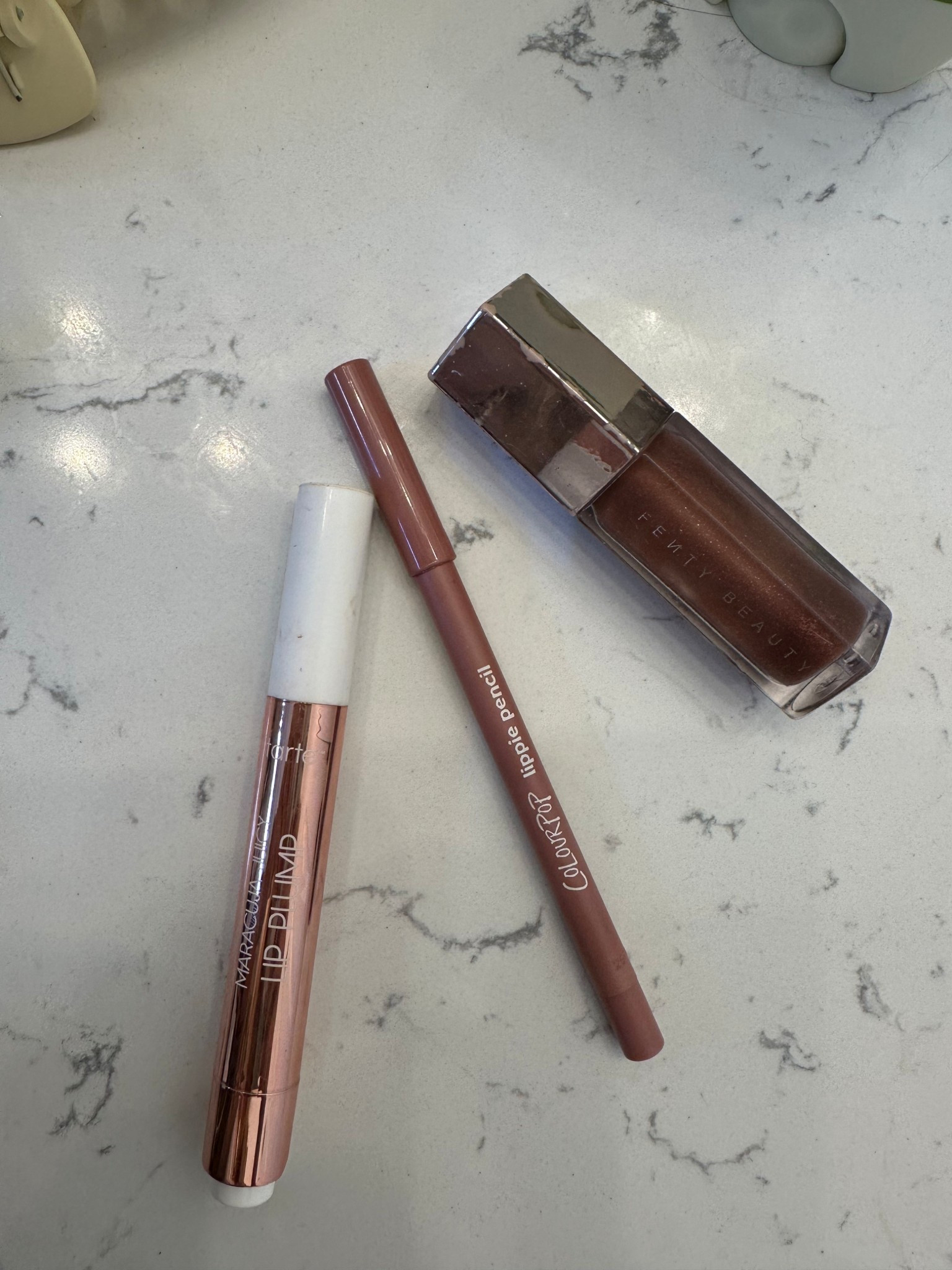 Fall lippie
Color pop oh snap
Tart marjuca lip tulip
Fenty hot chocolit