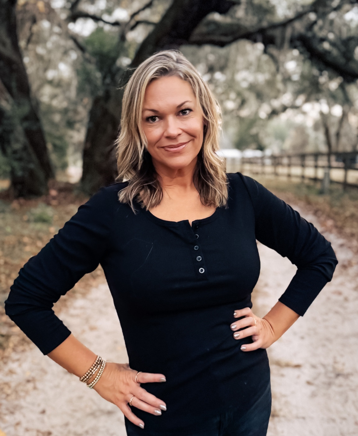 Long sleeve women’s shirt. Buttons. Women’s fashion. 

#LTKOver40 #LTKootd #LTKmomlife