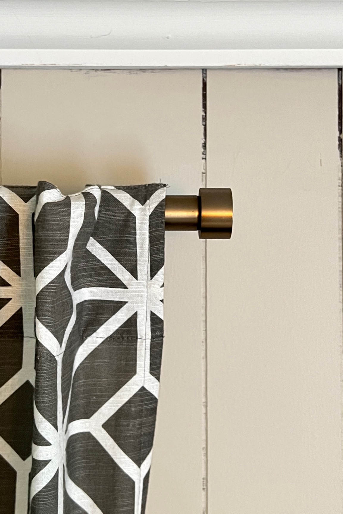 End cap rods make a modern touch 