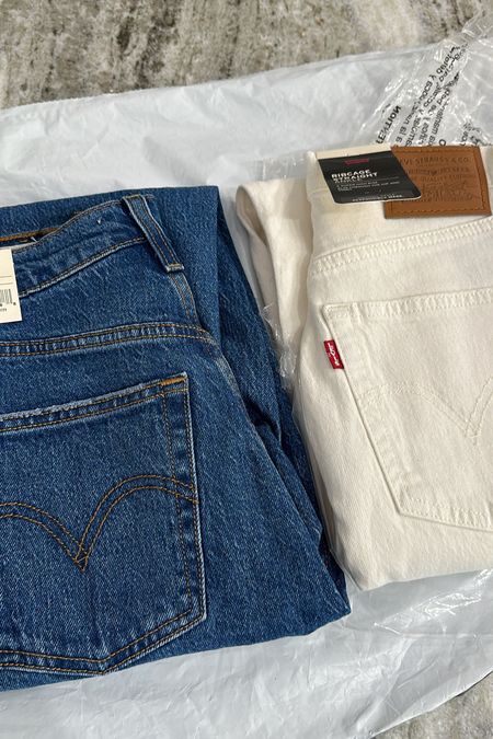 My favorite pairs of Levi’s! Currently on sale! Grabbed them in length 27 but also have them in length 29. If you’re petite, the 29 length is too long with flats and sneakers but perfect for heels! 

Colors are - jazz pop and cloud over white 