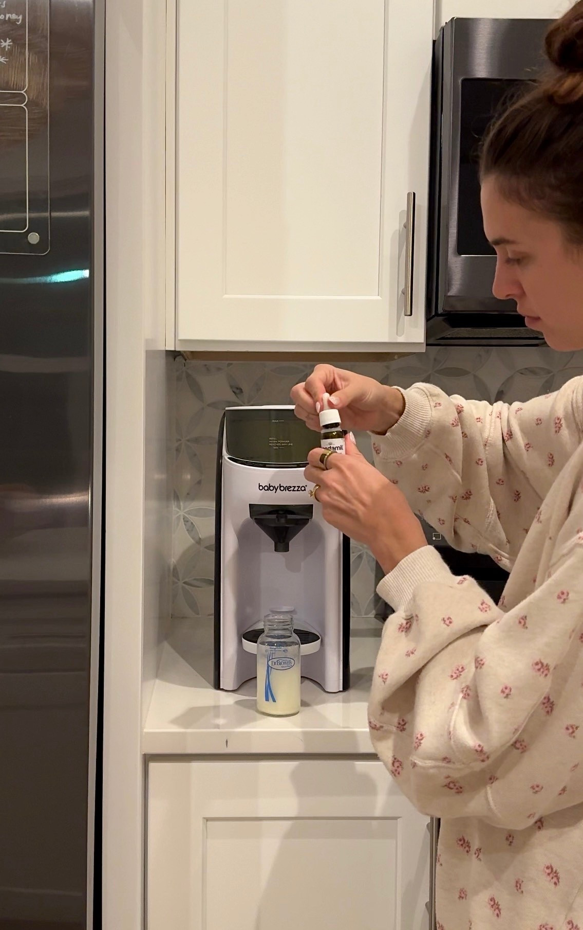 #AD my combo feeding must haves as a first-time mom🍼 couldn’t live without the @babybrezza Formula Pro Advanced, @drbrowns Anti-Colic Glass Bottles, & @kendamil.usa Organic Infant Formula! Love that I can purchase all of these from @target 🫶🏼 

#BabyBrezza #KendamilPartner #MyDrBrownsBaby #TargetPartner #HappyFeeding #EveryFeedYourWay #ComboFeeding