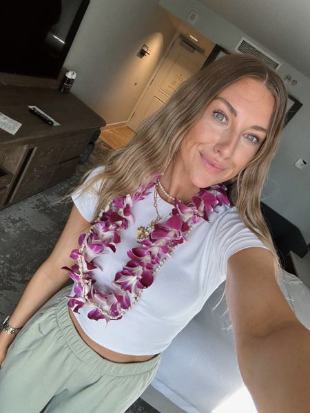 Comfy travel outfit for Hawaii! 