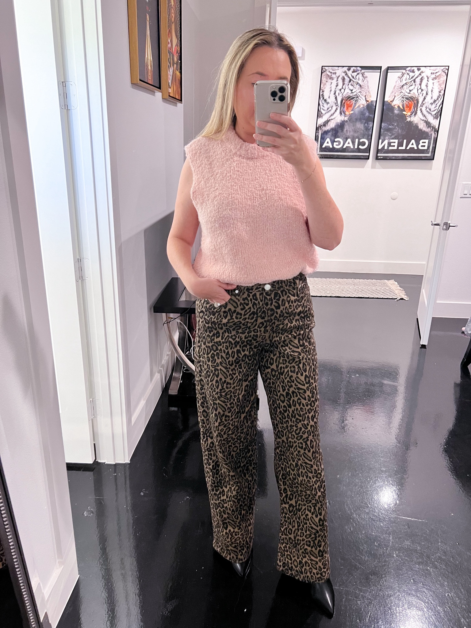 Leopard and pink fuzzy vest

Fall fashion. Fall look. 

#LTKFindsUnder50 #LTKSeasonal #LTKStyleTip