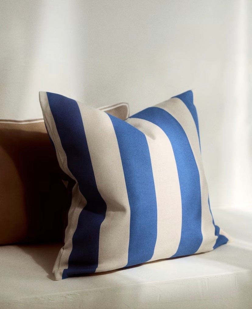 Blue indoor/outdoor pillows & cushions 💙

#pillow #cushion #blue #home #outdoor indoor interior

#LTKHome #LTKOver40 #LTKSwim