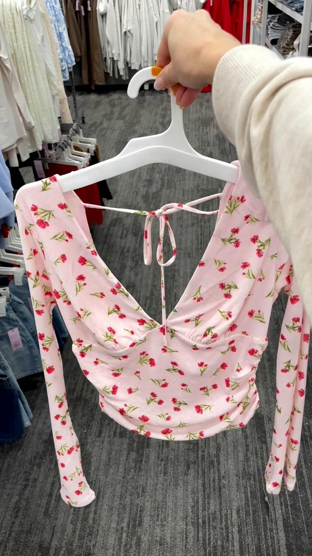 New cutie top- love the back and only $18 

#LTKFindsUnder50 #LTKSeasonal #LTKootd