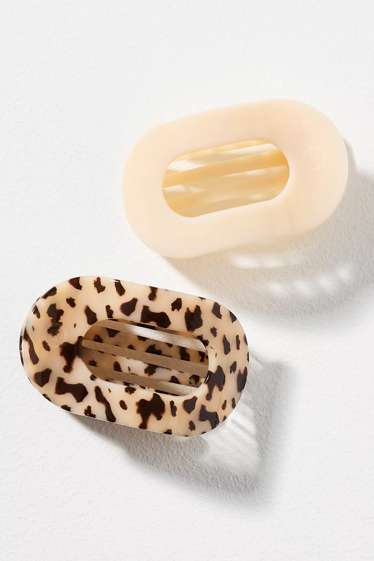 TELETIES Medium Flat Round Hair Claw Clips, Set of 2 | Anthropologie (US)