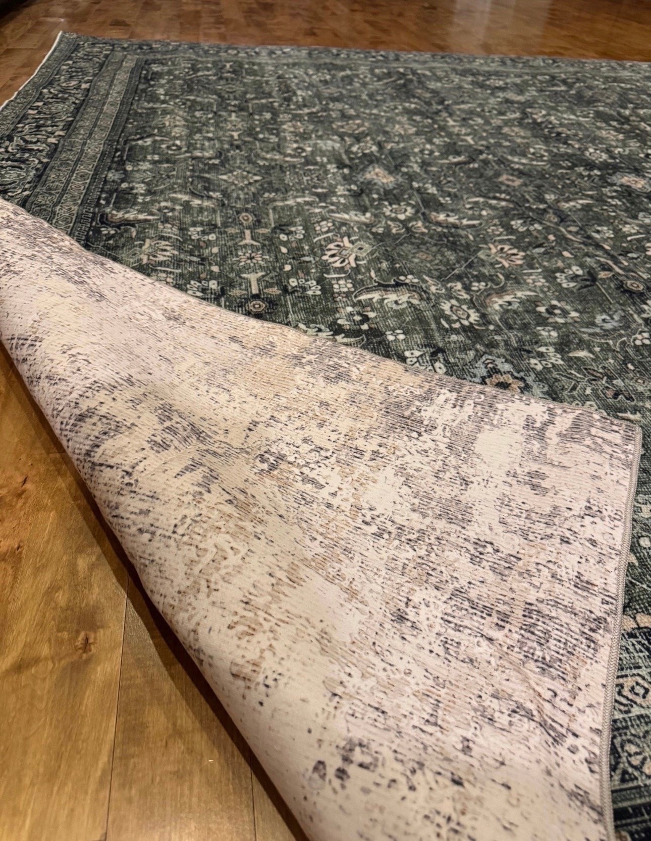 Reversible rug? All the yeses. 🤍

#LTKHome #LTKU #LTKOver40