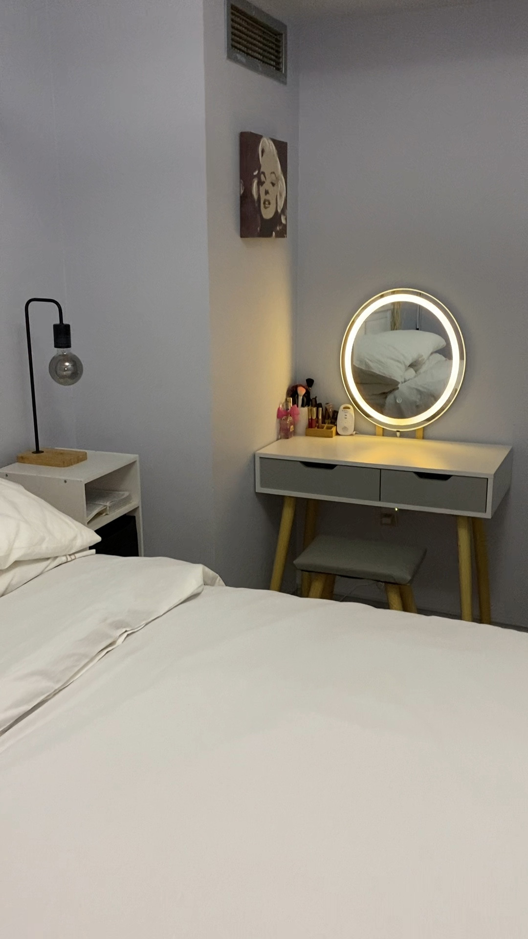 Minimal Apartment Bedroom Inspo

#LTKVideo #LTKMostLoved #LTKhome