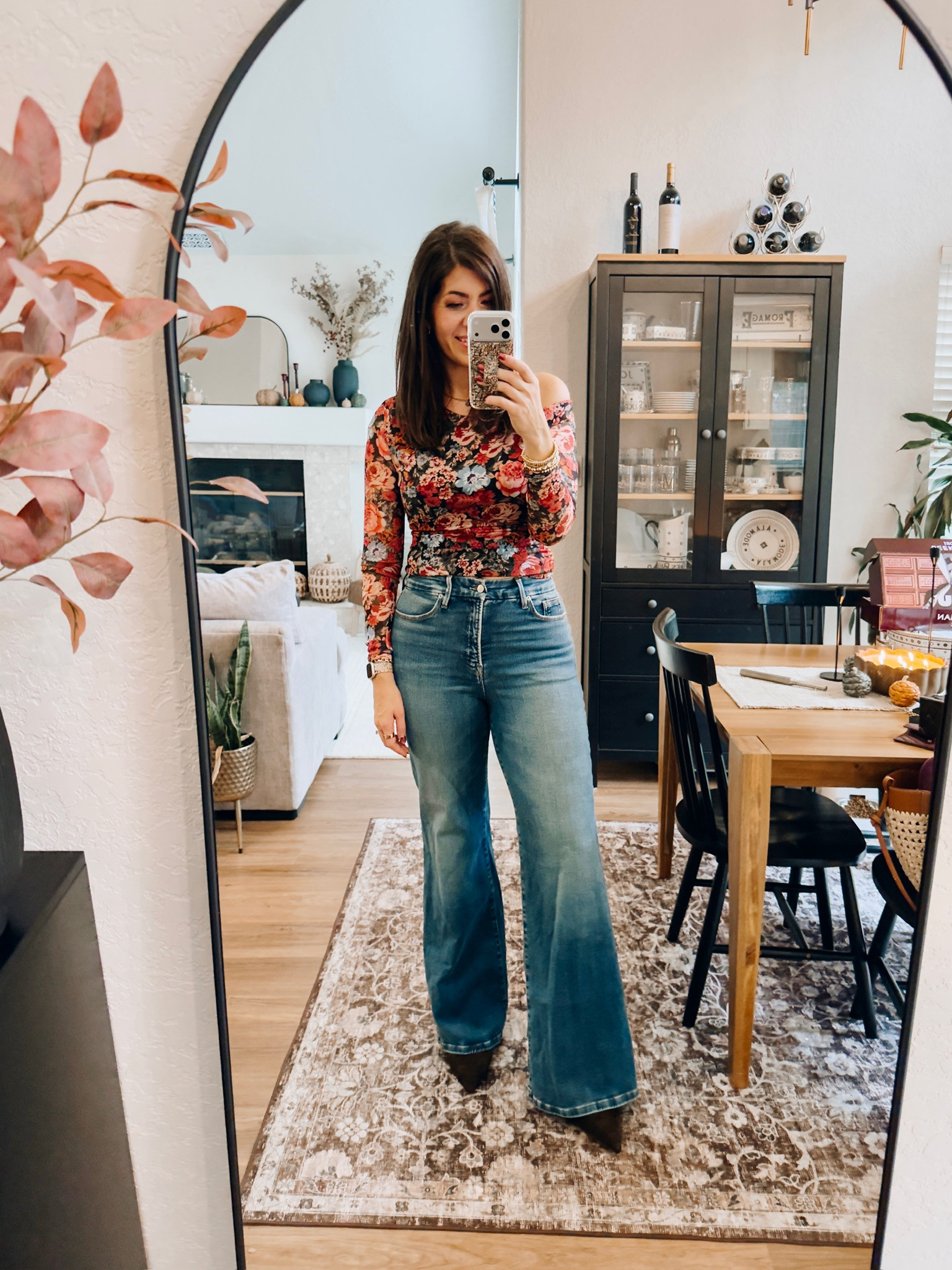 How cute is this outfit for a casual date night!? 


date night outfit, night on the town, girls night outfit, brunch outfit, on-the-go outfit, mom style, midsize outfit inspo, inclusive fashion, off the shoulder top, mesh top, flare jeans, black heels, everyday style, street style, casual outfit

#LTKStyleTip #LTKMidsize #LTKSeasonal