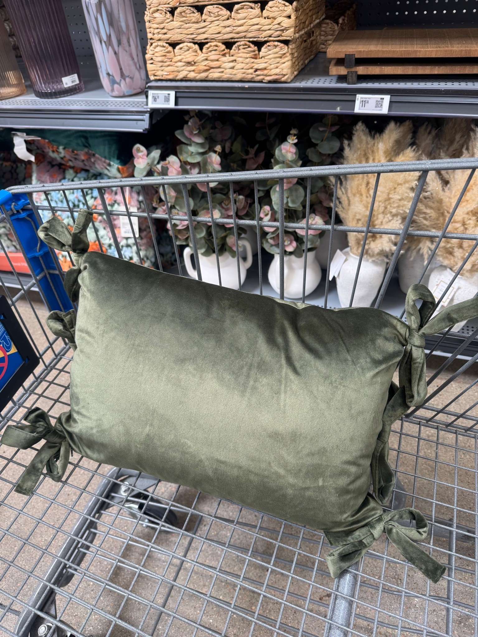 This pillow feels way more high-end than its price 👀 such a good Walmart find.