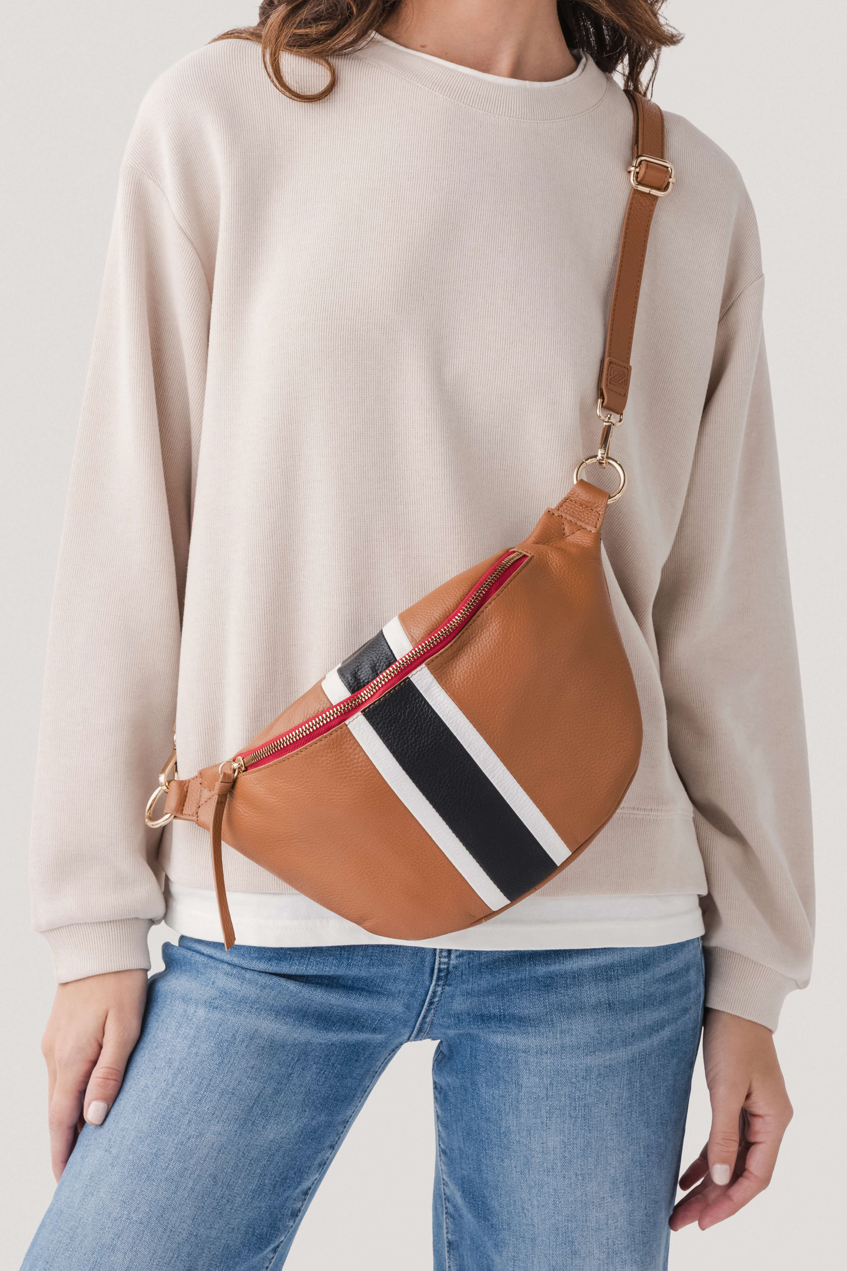 Capital Z Sidekick Sling Bold | Social Threads