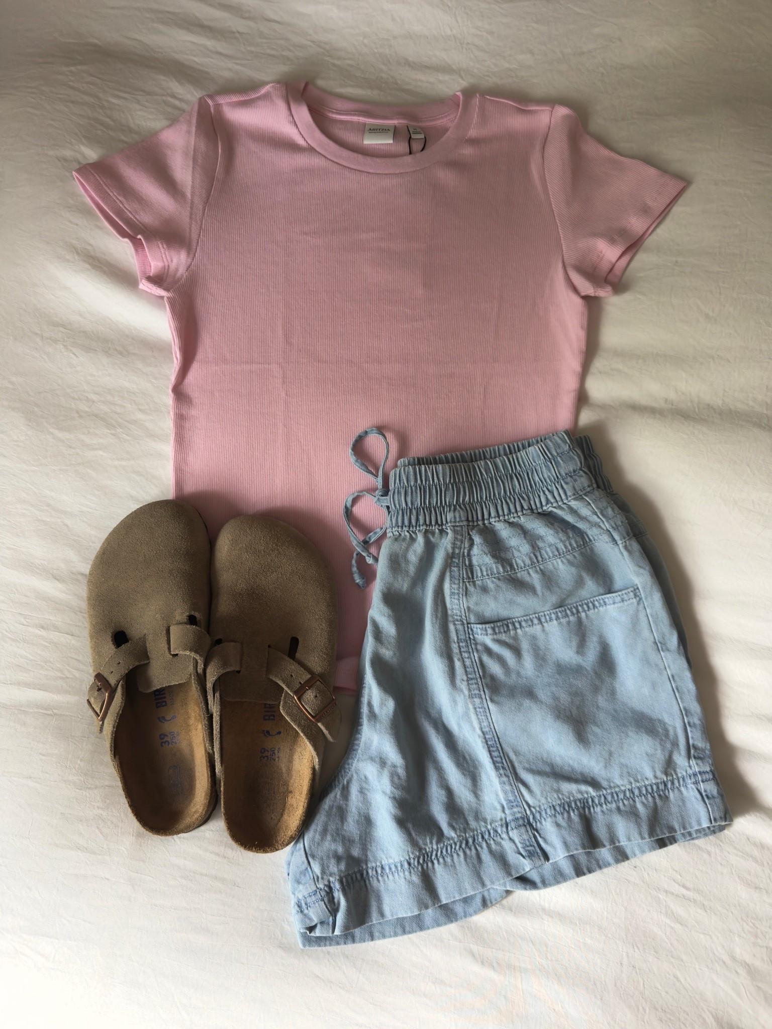 Pink shirt + aerie shorts (I sized down)

#outfit #summeroutfit #basic #aritzia #ootd #outfitinspo

#LTKootd #LTKSeasonal