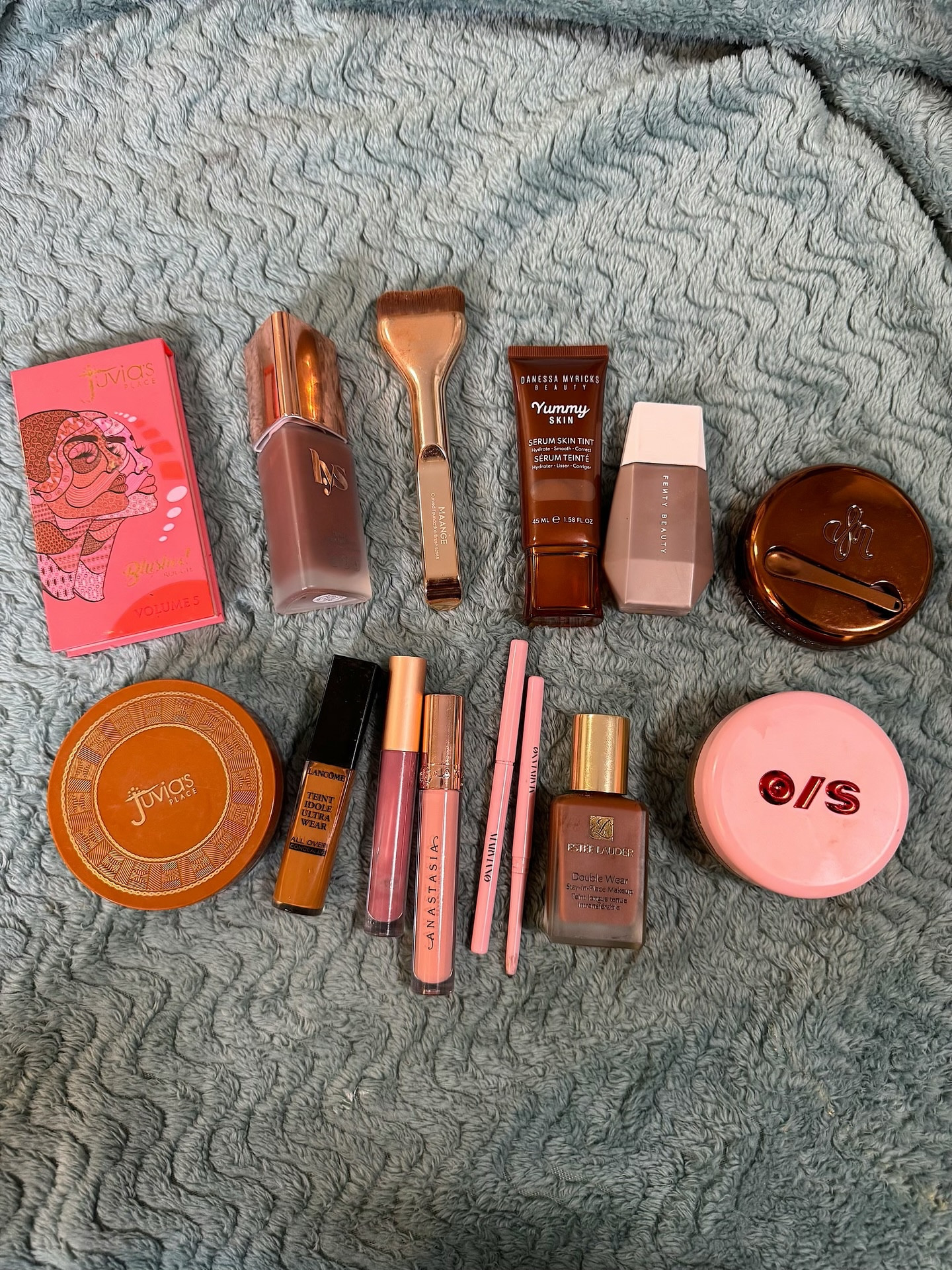 Just a few of my daily must haves. And I actually use these products. Some of them aren’t linked to my Mavely or LTK currently but I’ll be sure to tag those brands as well. 

#frangrance #skincare #makeup #musthave  #ulta #sephora #amazonfinds #walmart 

@ultabeauty @sephora @butter.u.up @marvianocosmetics @jefrispencer @danessa_myricks @cetaphil @lysbeautyofficial @thefaceshop.official @juviasplace @amazon @shop.ltk @greatvalueus @theordinary @kayali @clinique @esteelauder @juviasplace @lancomeofficial @onesize @maliqeofficial