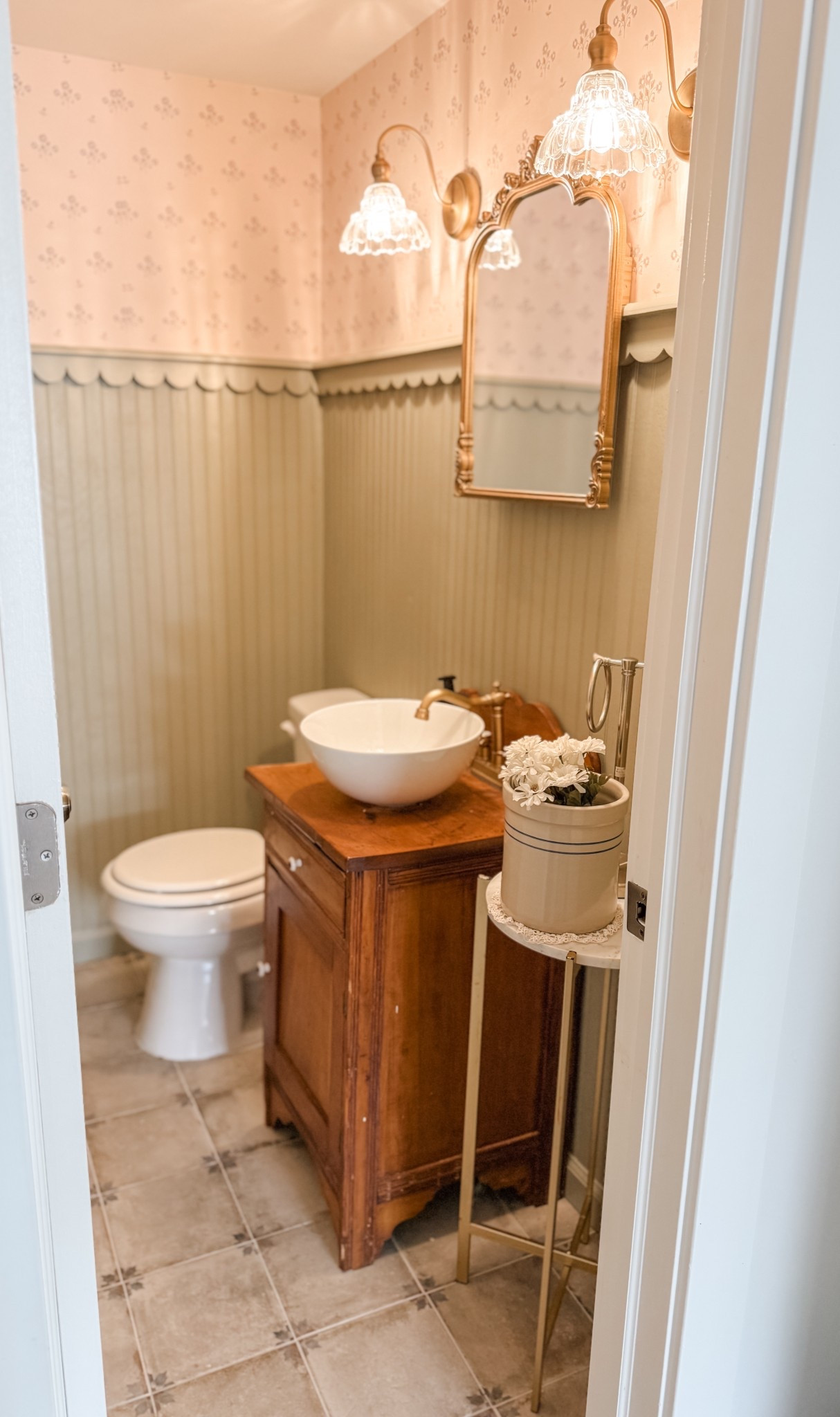 Charming bathroom 🤍
#cottagebathroomdecore #cottagebathroom #antiquebathroom 

#LTKSaleAlert #LTKHome