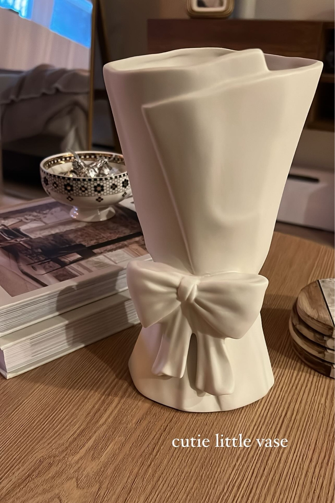 Bow vase, cute vase, girly vase, vase for flowers from Amazon, Amazon vase 

#LTKSeasonal #LTKhome #LTKfindsunder50