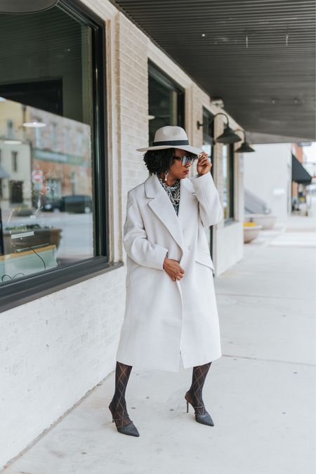 An off white coat will always be in style! 

#LTKstyletip #LTKSeasonal #LTKworkwear