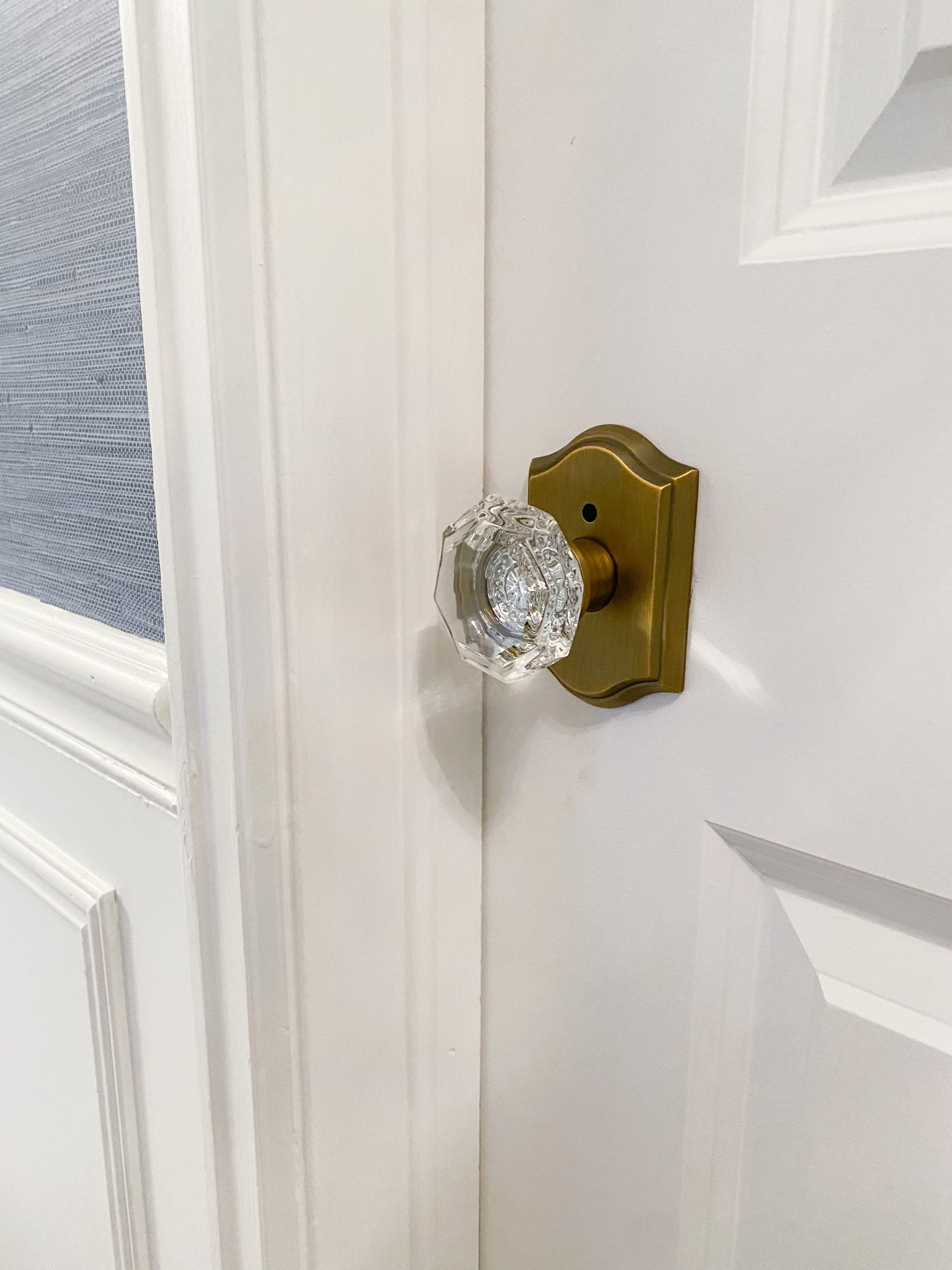5 minute home upgrade! Goodbye to the builder grade door knobs!  

#homedesign #DIY #grandmillennial #grandmillennialdecor #grandmillenial #grandmillennialstyle #sherwinwilliams #wainscoting #diyhomedecor #diyhomeprojects #interiordesign #interiordecor #ltkunder100 #ltkstyletip


#LTKhome #LTKfamily #LTKunder50