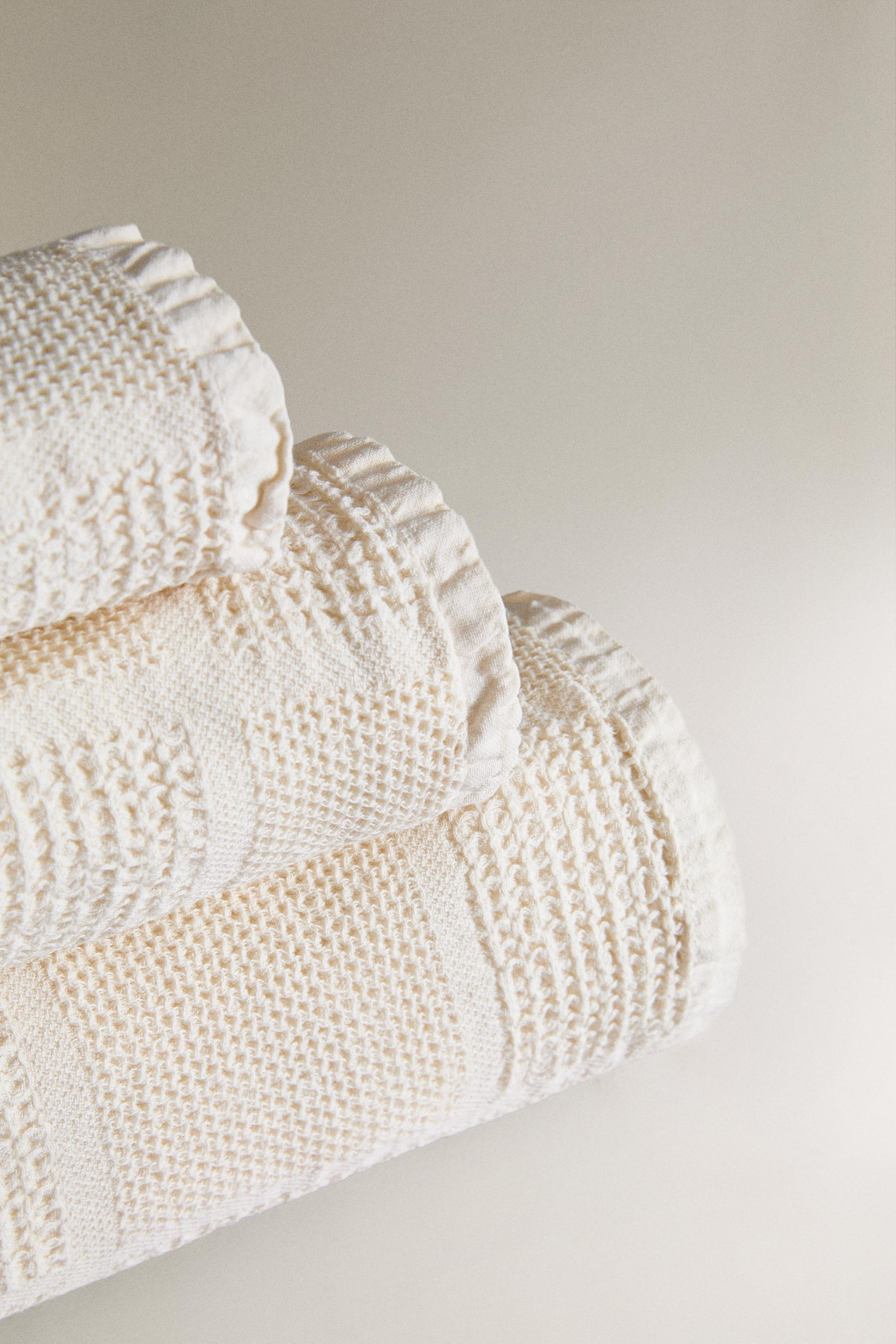 WAFFLE-TEXTURE PATCHWORK BATH TOWEL | Zara US