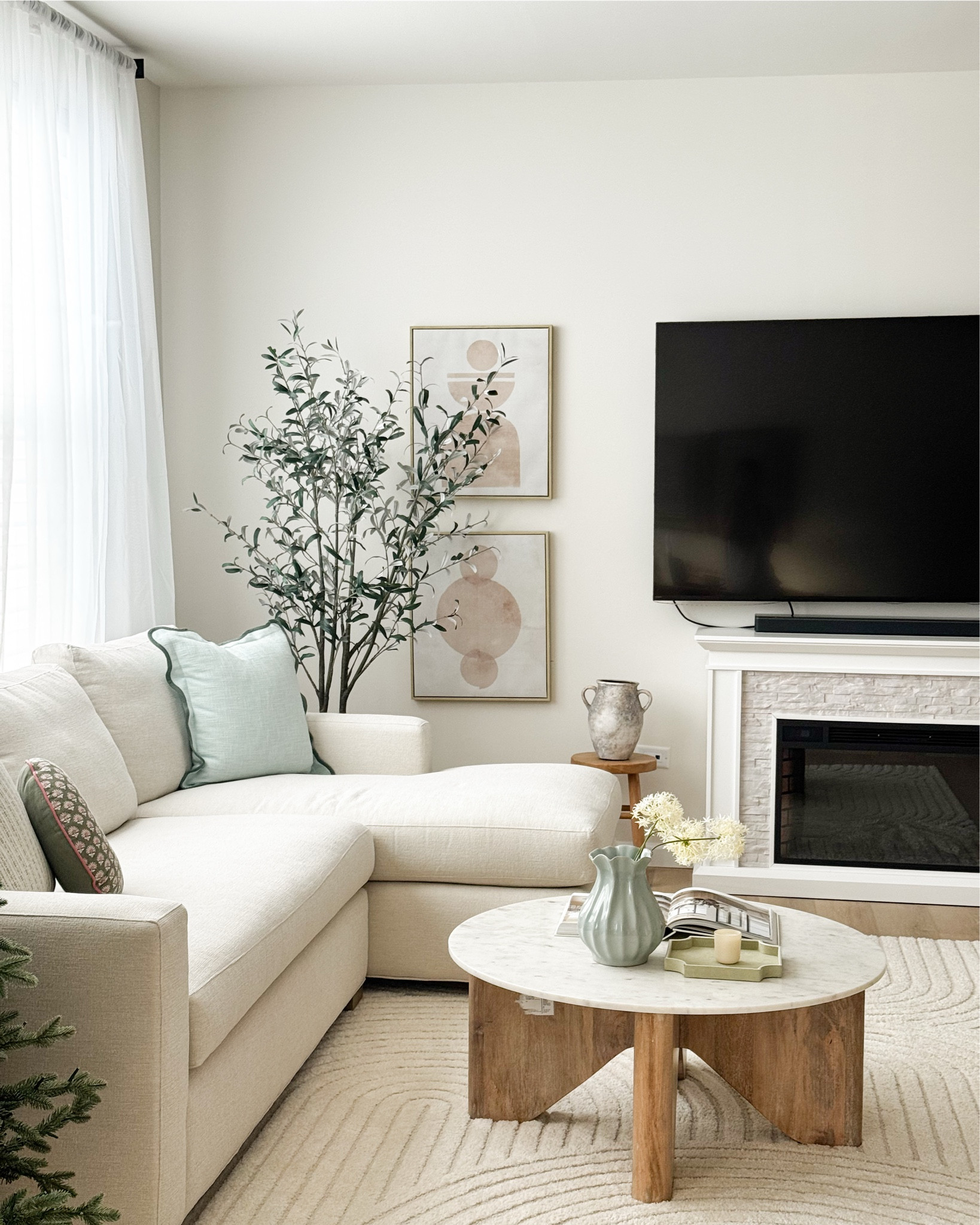 新年折腾第一弹 客厅🍃

#LTKmomlife #LTKSeasonal #LTKHome