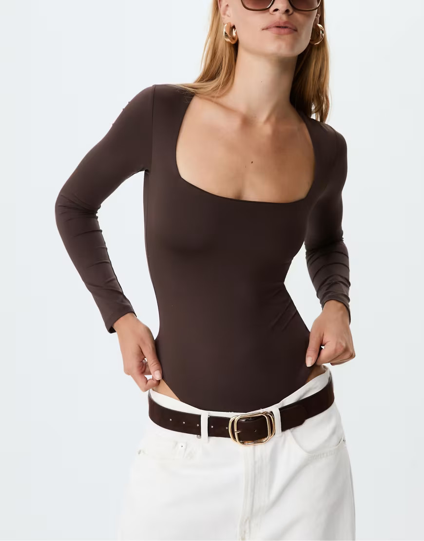 Stradivarius – Body in Braun aus Polyamid mit eckigem Ausschnitt-Brown | ASOS (Global)