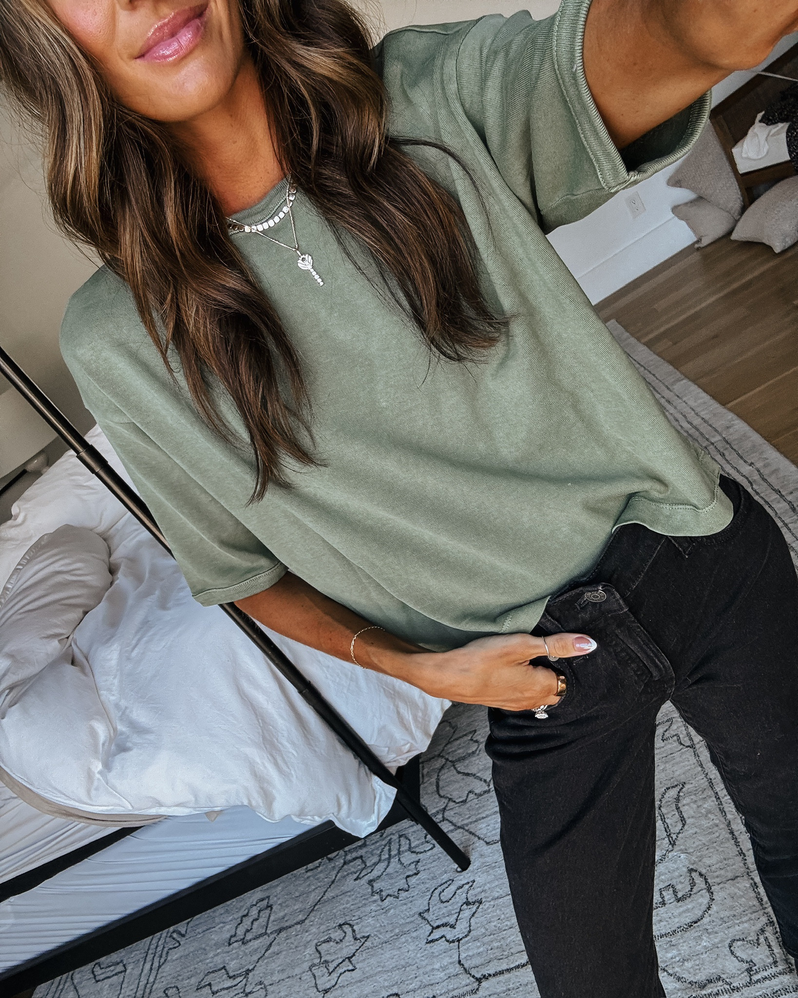 totally see why this boxy tee is a best seller 🫶🏻 soft material and such a fun color for fall! 💚