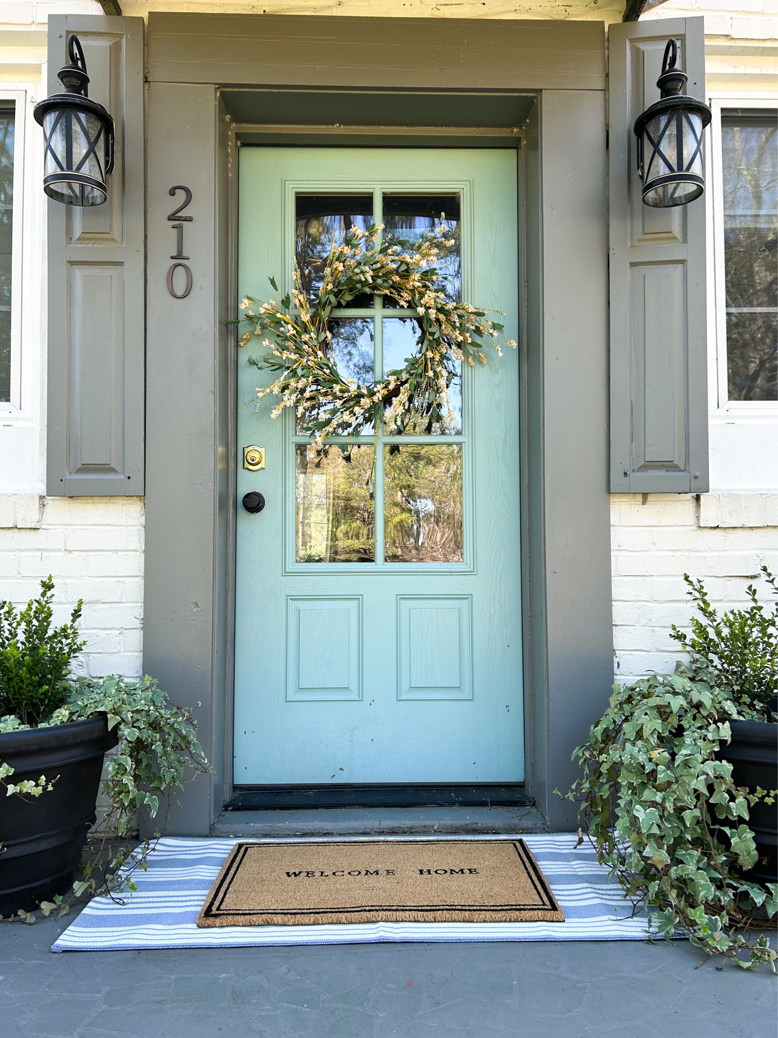 Simple spring porch 🌸🌷

#LTKhome #LTKSeasonal