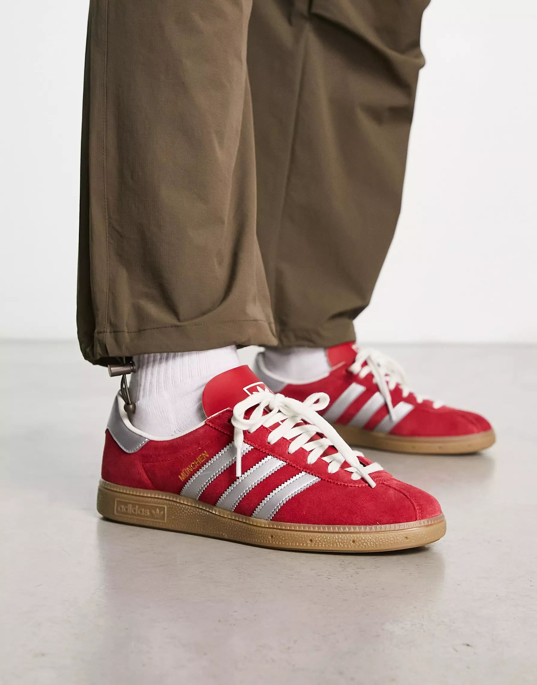 adidas Originals - Munchen - Sneakers rosse con suola in gomma | ASOS (Global)
