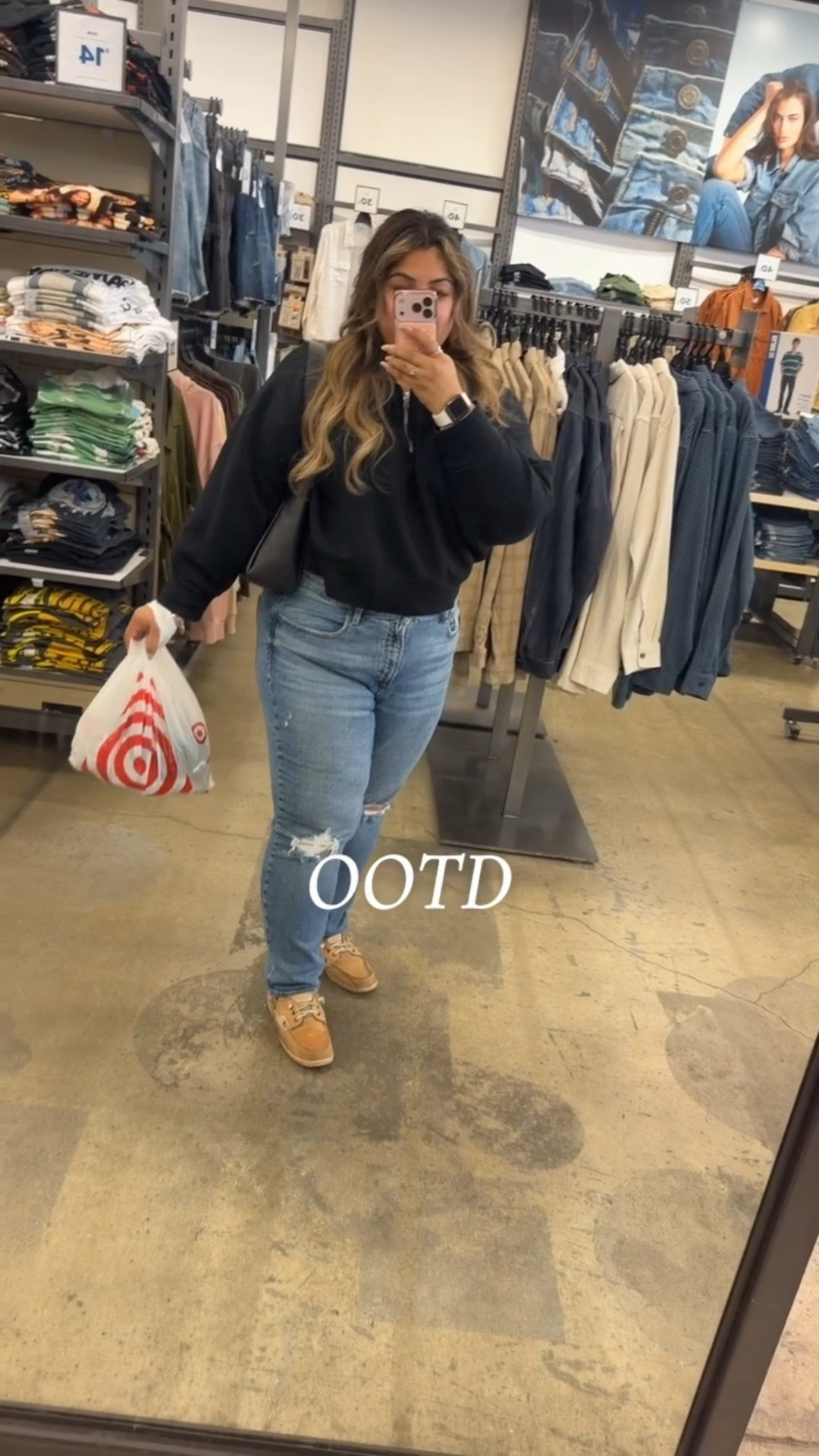 A comfy mom OOTD for a day full of “errands” 



#LTKmomlife #LTKootd #LTKMidsize