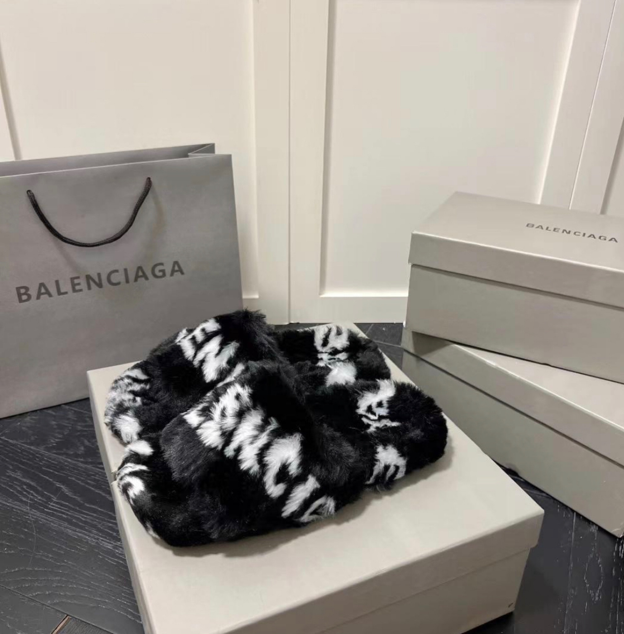 Balenciaga Fluffy Slippers 

#LTKsalealert #LTKSeasonal #LTKunder50