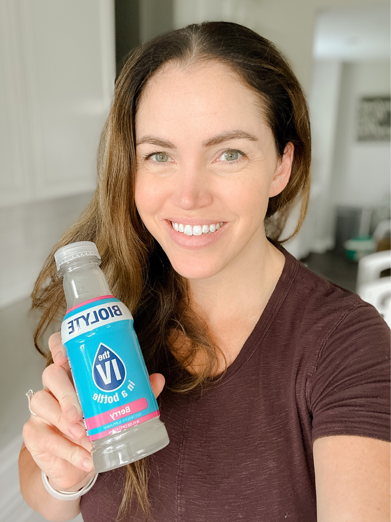 My favorite breastfeeding drink to stay hydrated. Biolyte had the same amount of electrolytes as an IV bag! #ad #drinkbiolyte @drinkbiolyte 